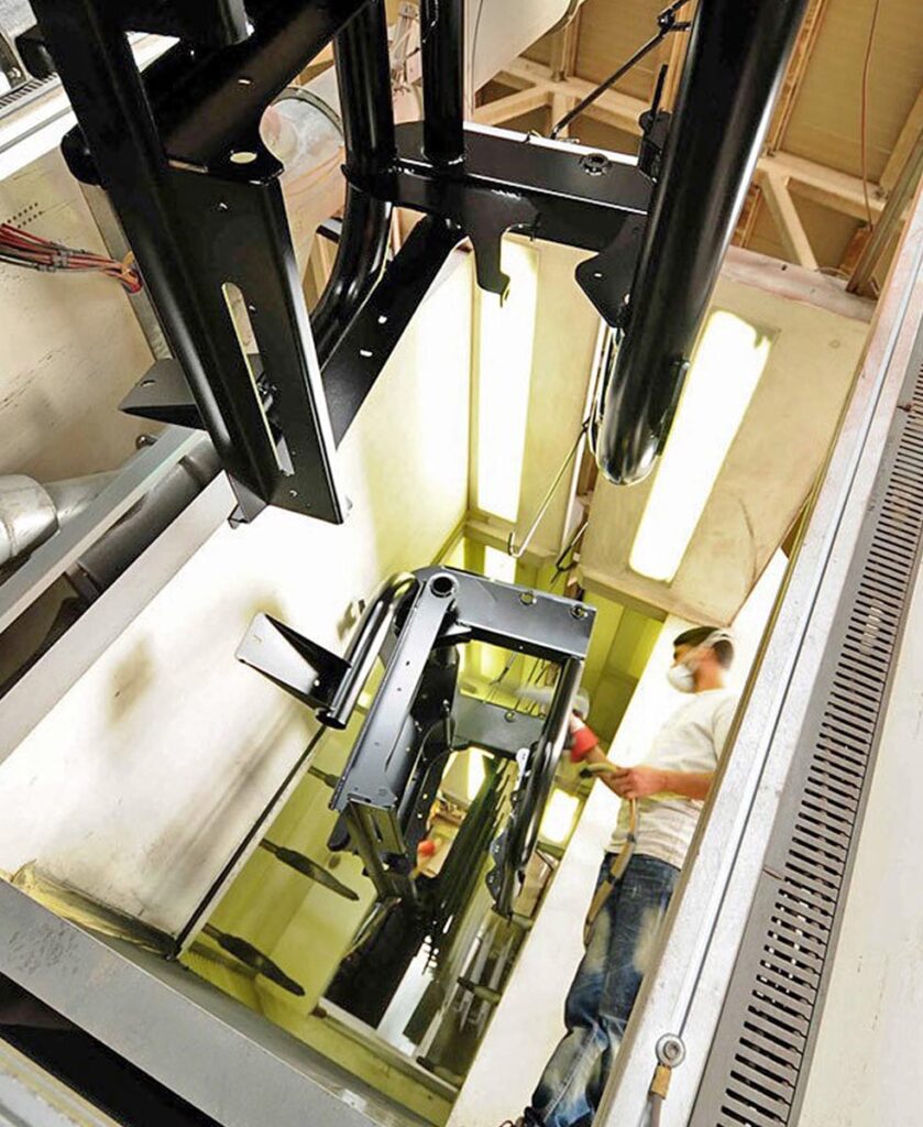 Mașină pentru vopsire industrială la Eurospand, specialist în spandiconcime.