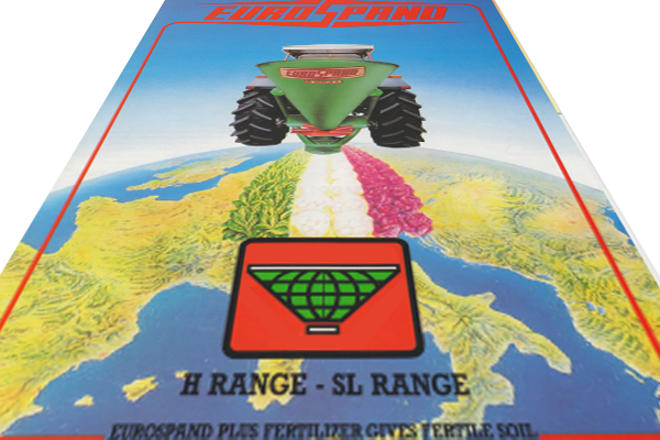 Карта Европы с изображением спандикониста Eurospand на фоне плодородных полей.