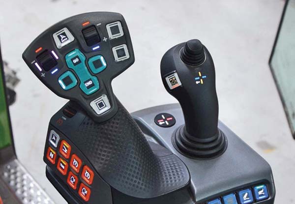 Joystick di controllo avanzato per spandiconcime Eurospand, facile e preciso da usare.